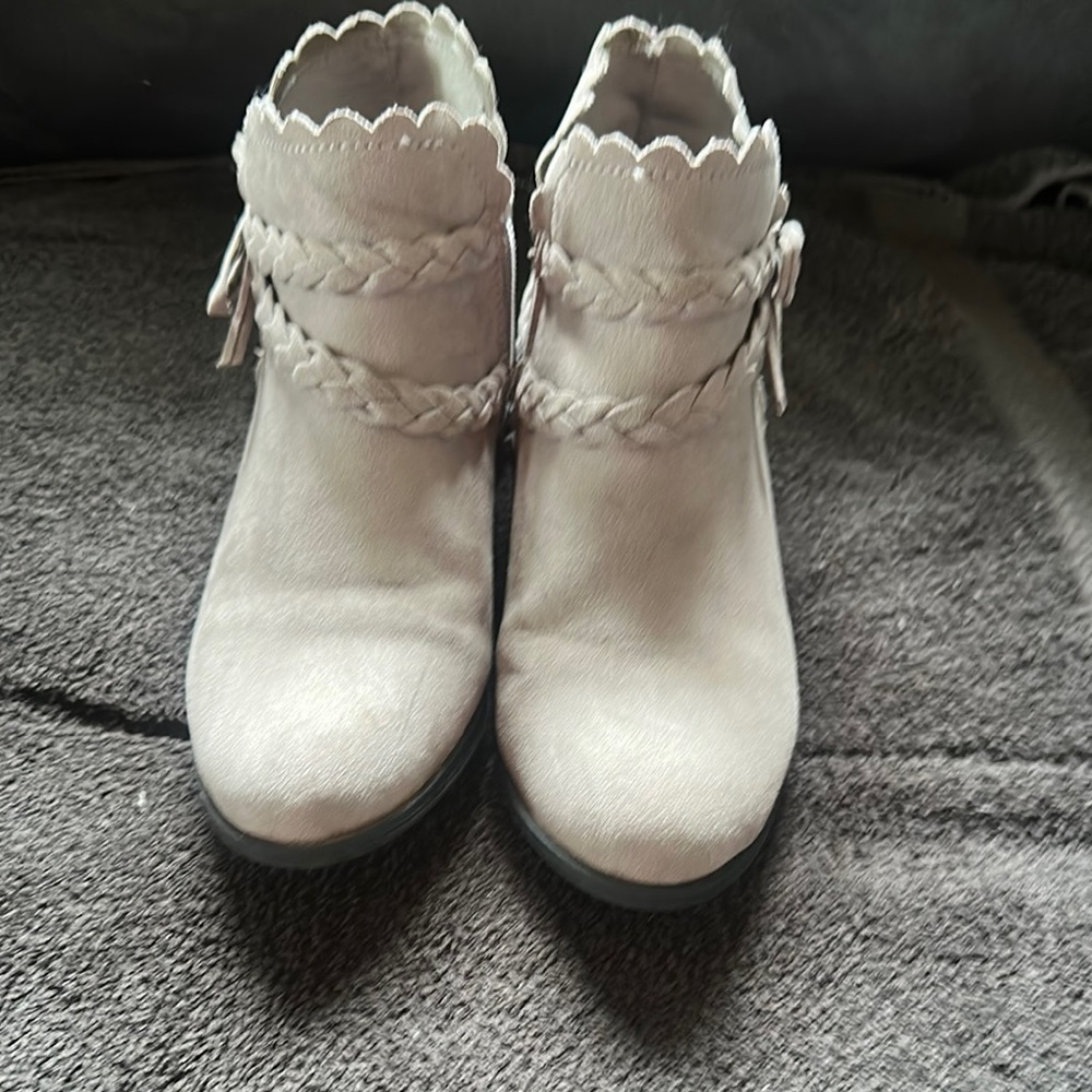 SO Kid’s Grey Ankle Boots GOOD CONDITION
